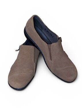 CLARKS Bendables Suede Side Zip Wedge Loafers Casual Shoes Taupe Tan Size 7.5W